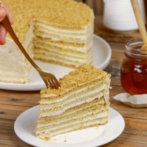 RECETA DESCARGABLE TORTA RUSA DE MIEL (PDF)